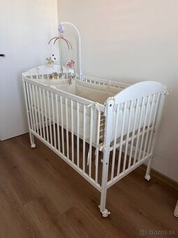 Ako nová detská postieľka so sťahovacou bočnicou