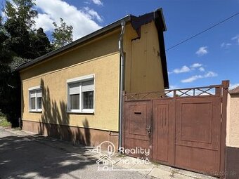 Na predaj 4-izbový rodinný dom s garážou vo výbornej lokalit