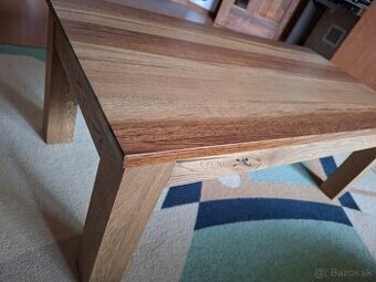 Dubový stolík