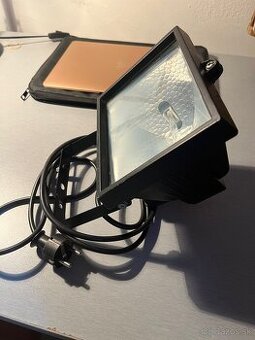 Výkonný LED reflektor s príkonom 500 W