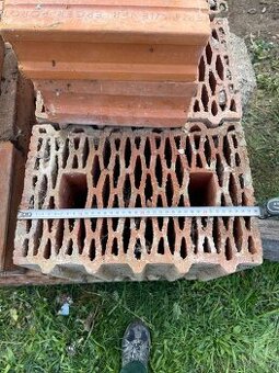 Predám tehly + betónové striešky