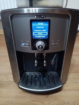 Kavovar Krups EA8050