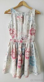 Kvetinové krátke letné šaty - 1