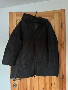 Zara čierna hrubá zimná pérová bunda s obojstranným zipsom a
