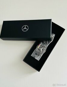 Šiltovka a klúčenka Mercedes-Benz - 1
