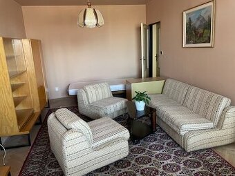 Prenájom 2izbového bytu s balkónom  v širšom centre Levíc.