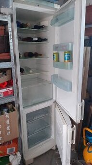 Chladnička electrolux ERB3322 200cm