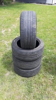 235/45r17  94W  Michelin letne