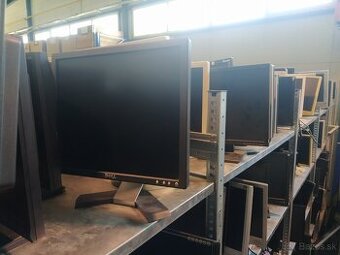 predam 17" monitory po 5 EUR / kus