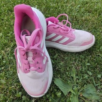 Predám dievčenské botasky Adidas c. 36