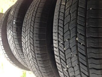 Predám celoročne pneumatiky 215/70R16. 5mm/6mm