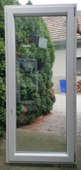 Predám plastové okno, biela, zlatý dub, sivá