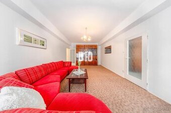 KRÍŽNA: VEĽKORYSÝ 4-IZBOVÝ BYT S RETRO ŠARMOM BLÍZKO CENTRA