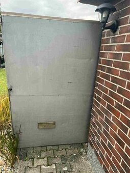 dvojkrídlová garážová brána