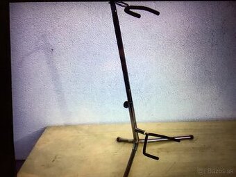 Stojan na hudobný nastroj