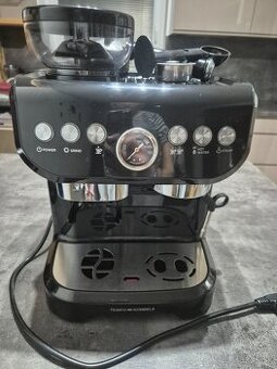 Pákový kávovar s mlynčekom.