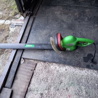 Nožnice na strihanie kríkov