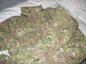 Vojenská bombera s kapucou