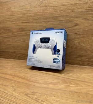 PS5 AstroBot DualSense ovládač - nový