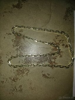 Zlata retiazka pilka