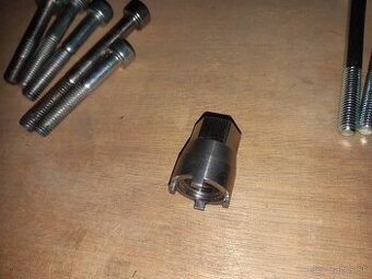 Kľúč zadnej stavby surron