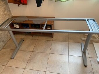 Konštrukcia pod písací stôl