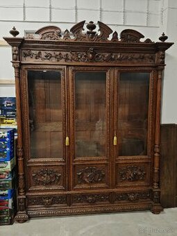 Starožitná vitrína