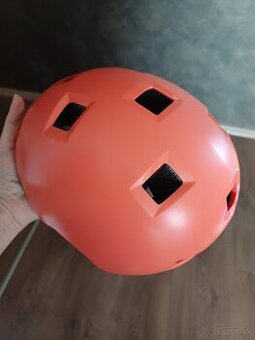 Prilba na bicykel, korčule