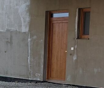 Predám vchodové dvere HESTA (svetlík) a mliečne okno – zánov