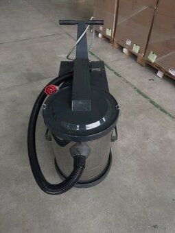 Priemyselný vysávač