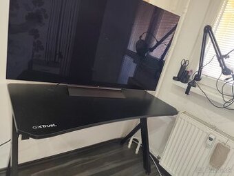 Herný stôl Trust GXT 700 Omnius Gaming Desk - čierny