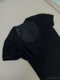 Čierne šaty s okrúhlym výstrihom - 1