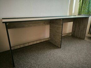 Kancelársky stôl