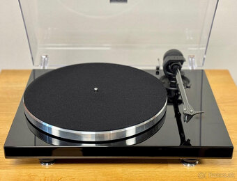 Pro-ject 1-xpression Carbon Classic DC + 2M Silver