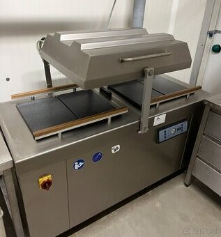 Dvojkomorovy baliaci stroj Multivac P600