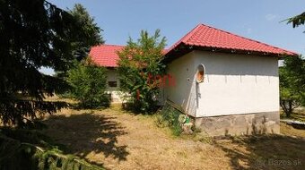Na predaj - pozemok so starším rodinným domom - Trnové