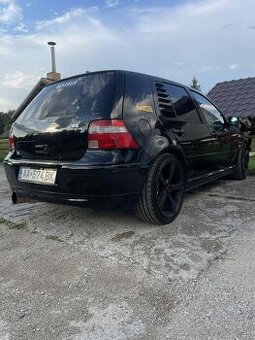 VW Golf 4 2.3 V5