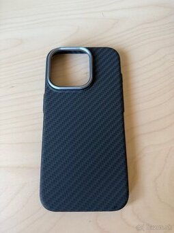 Karbonovy kryt na iPhone 15 Pro