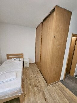 Samostatná 2-lôžková izba s balkónom / Študentský apartmán