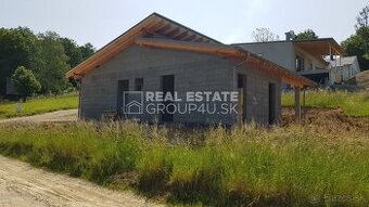 4IZ BUNGALOV V POVAŽSKEJ BYSTRICI V ŠTÁDIU HRUBEJ STAVBY