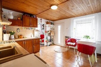 Pokoj vidieka, výhody mesta – Rodinný dom v Novej Bani na pr - 1