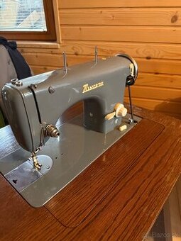 Šijací stroj minerva