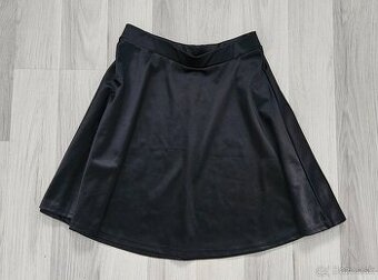 Čierna „skater“ sukňa