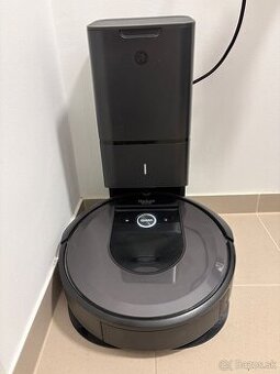Robotický vysávač iRobot Roomba i7 s dokovacou stanicou