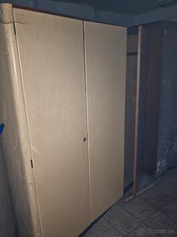 Darujem staré skrine