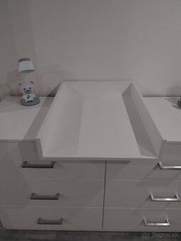 Prebaľovací pultík