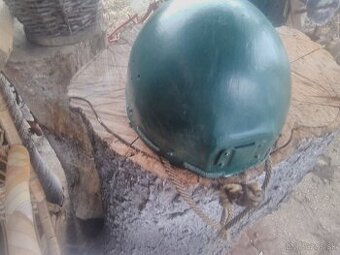 Plastová zelená prilba