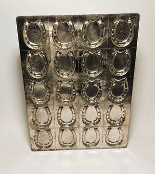 Kovová forma na čokoládové podkovy