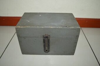 mala drevena vojenska truhlicka/bedna