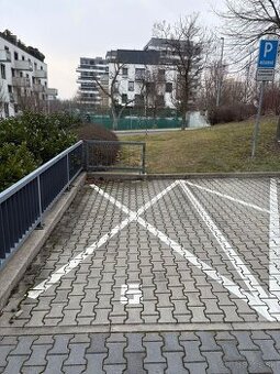 PRENÁJOM - PARKOVACIE STÁTIE